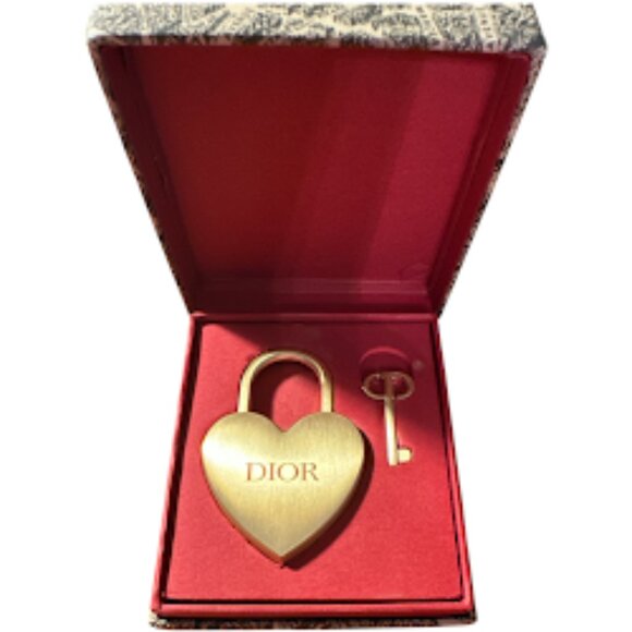 Christian Dior Heart Lock & Key Set~ LOVE~ Gold~ IN BOX~ Pink Letters (AA25) - Picture 4 of 8